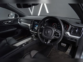 Used Volvo V60 2019 for sale - 76105684: Photo 2