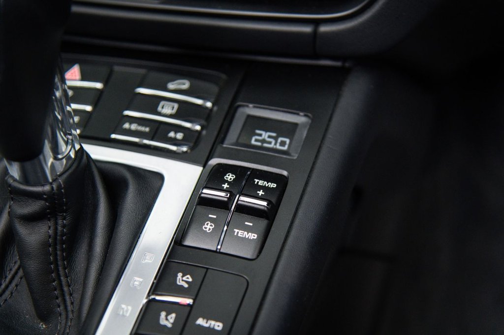 Used Porsche Macan 2021 for sale - 76291634: Photo 26