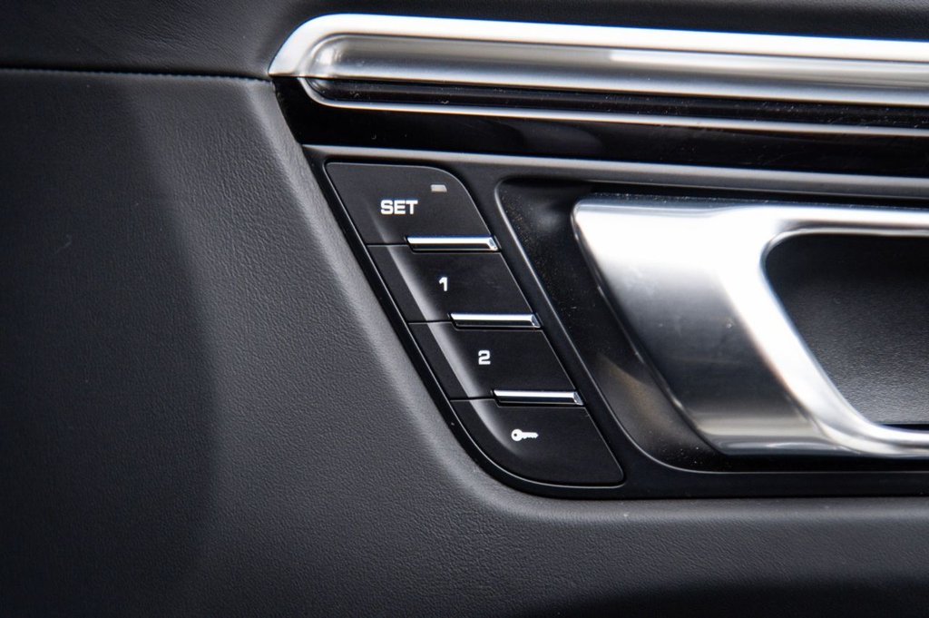 Used Porsche Macan 2021 for sale - 76291634: Photo 38