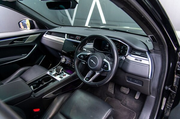 Used Jaguar F-Pace 2021 for sale - 74834231: Photo 2