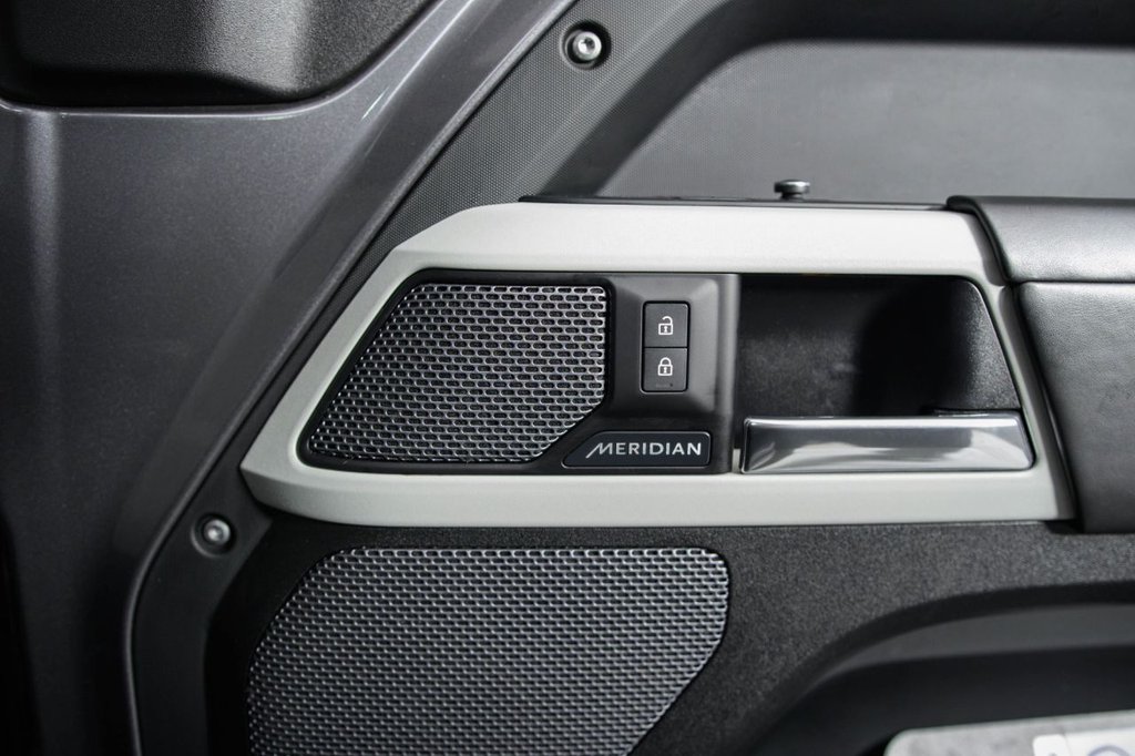 Used Land Rover Defender 2020 for sale - 77341978: Photo 40