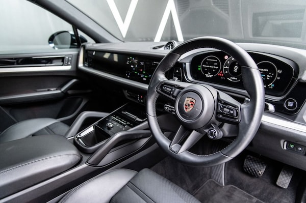 Used Porsche Cayenne 2023 for sale - 75444722: Photo 2
