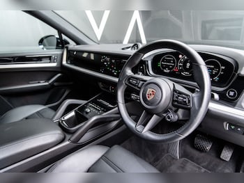Used Porsche Cayenne 2023 for sale - 75444722: Photo
