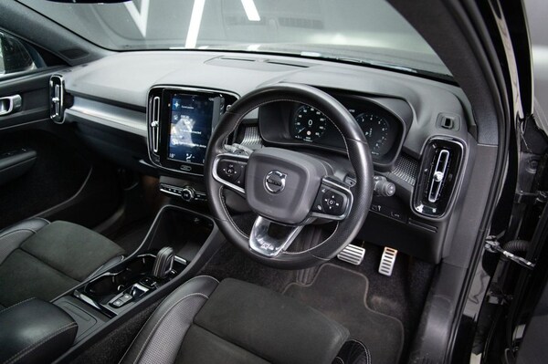 Used Volvo XC40 2020 for sale - 75542753: Photo 2
