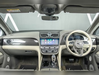Used Bentley Bentayga 2023 for sale - 79300987: Photo