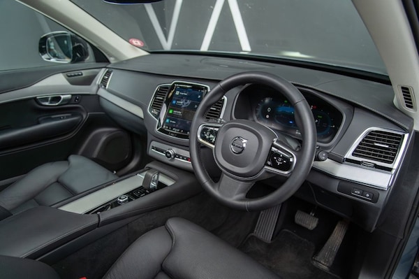 Used Volvo XC90 2023 for sale - 76256458: Photo 2