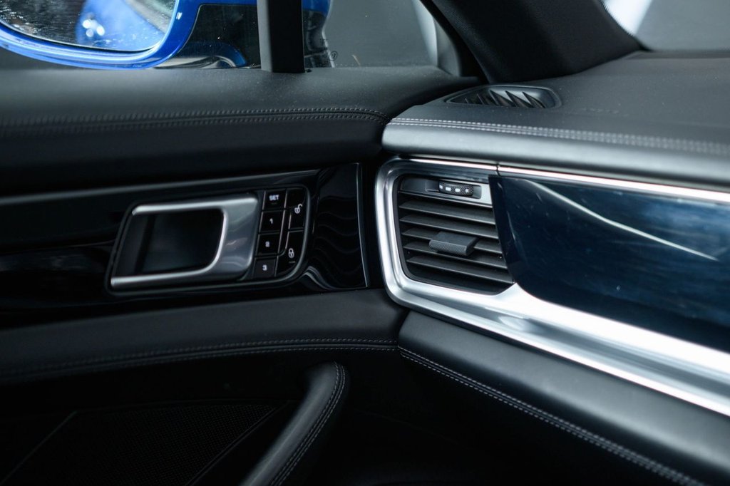 Used Porsche Panamera 2018 for sale - 77153645: Photo 29