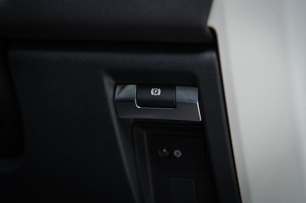 Used Land Rover Defender 2022 for sale - 76256218: Photo 30