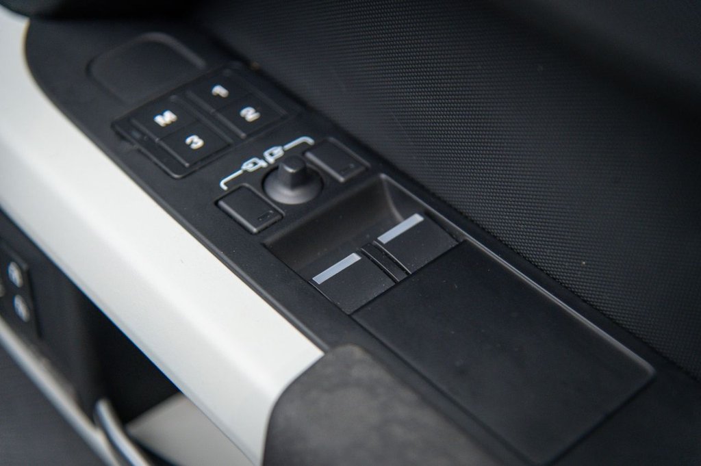 Used Land Rover Defender 2022 for sale - 76256218: Photo 31