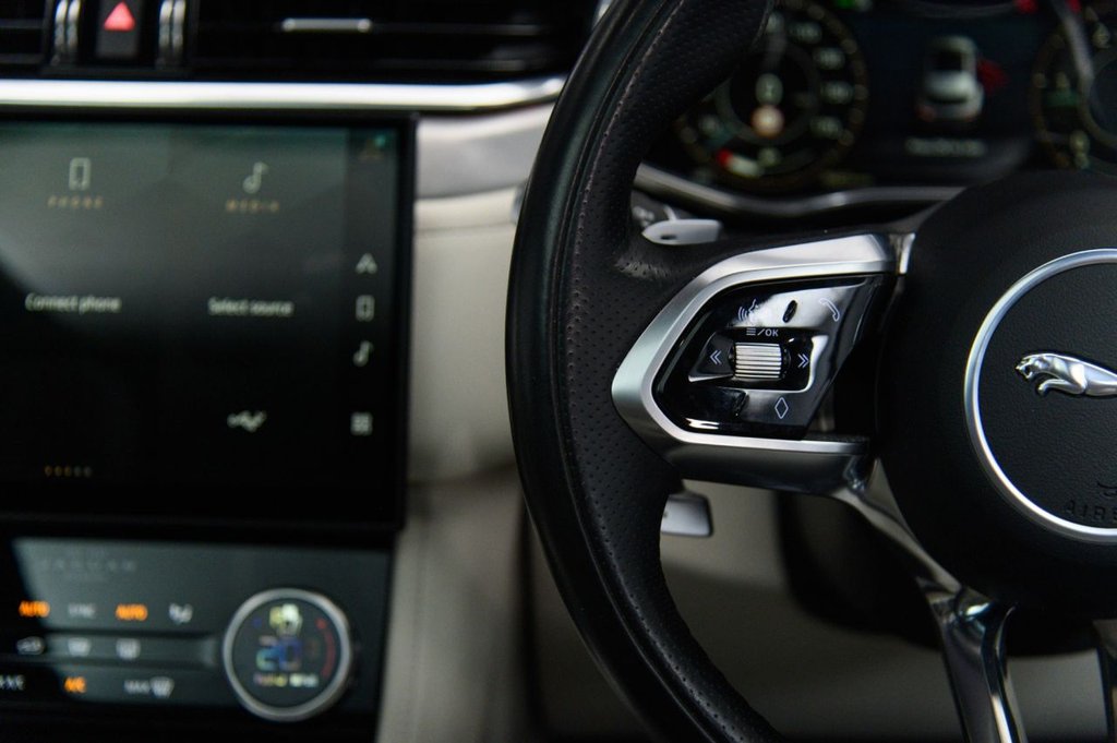 Used Jaguar F-Pace 2021 for sale - 76962370: Photo 16