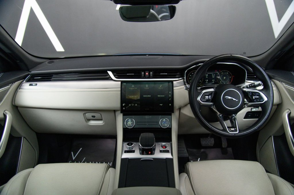 Used Jaguar F-Pace 2021 for sale - 76962370: Photo 2