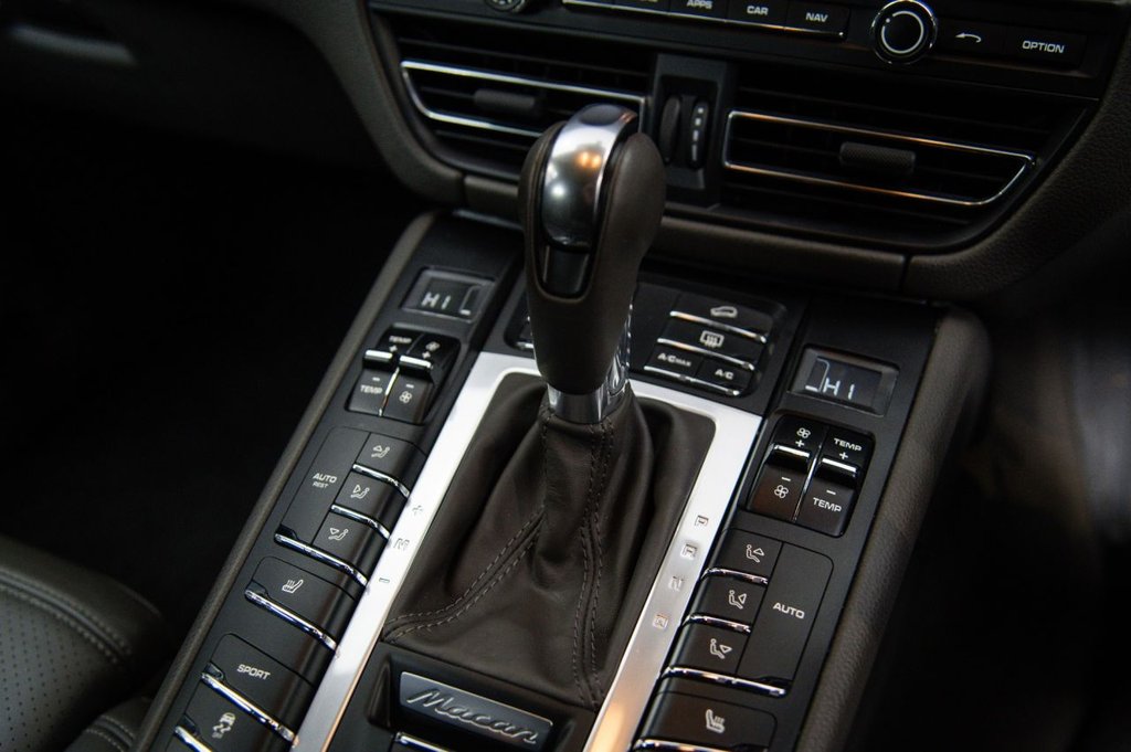 Used Porsche Macan 2020 for sale - 76400497: Photo 15