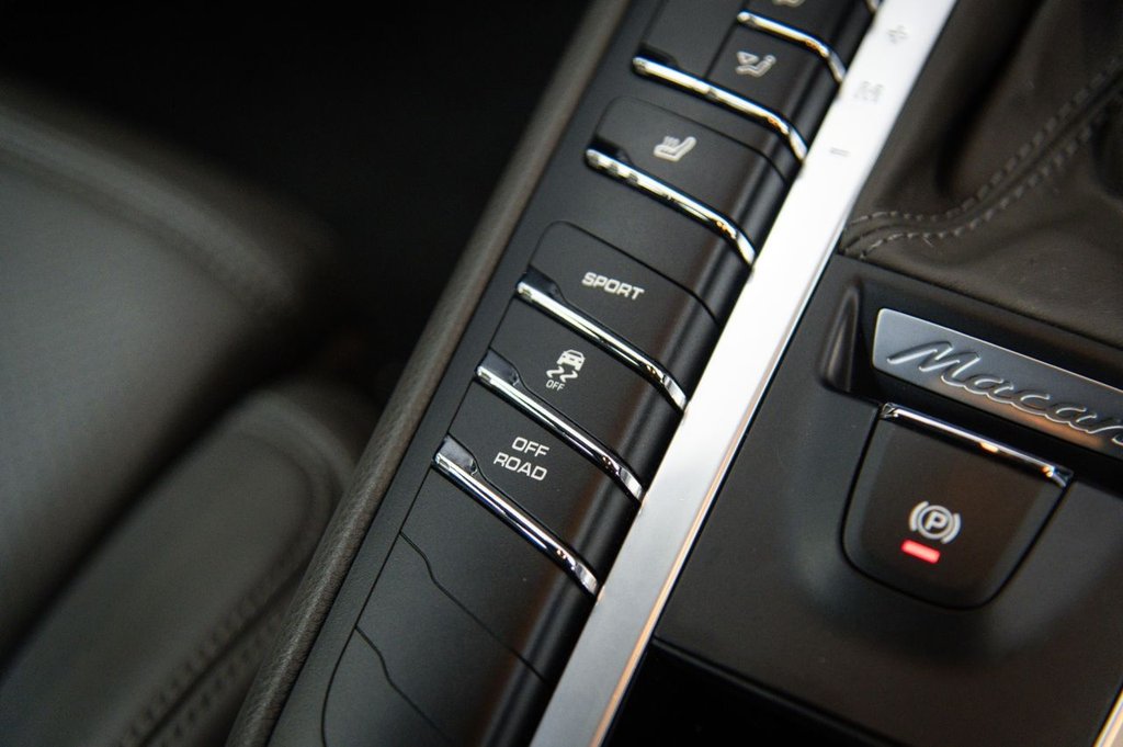 Used Porsche Macan 2020 for sale - 76400497: Photo 21