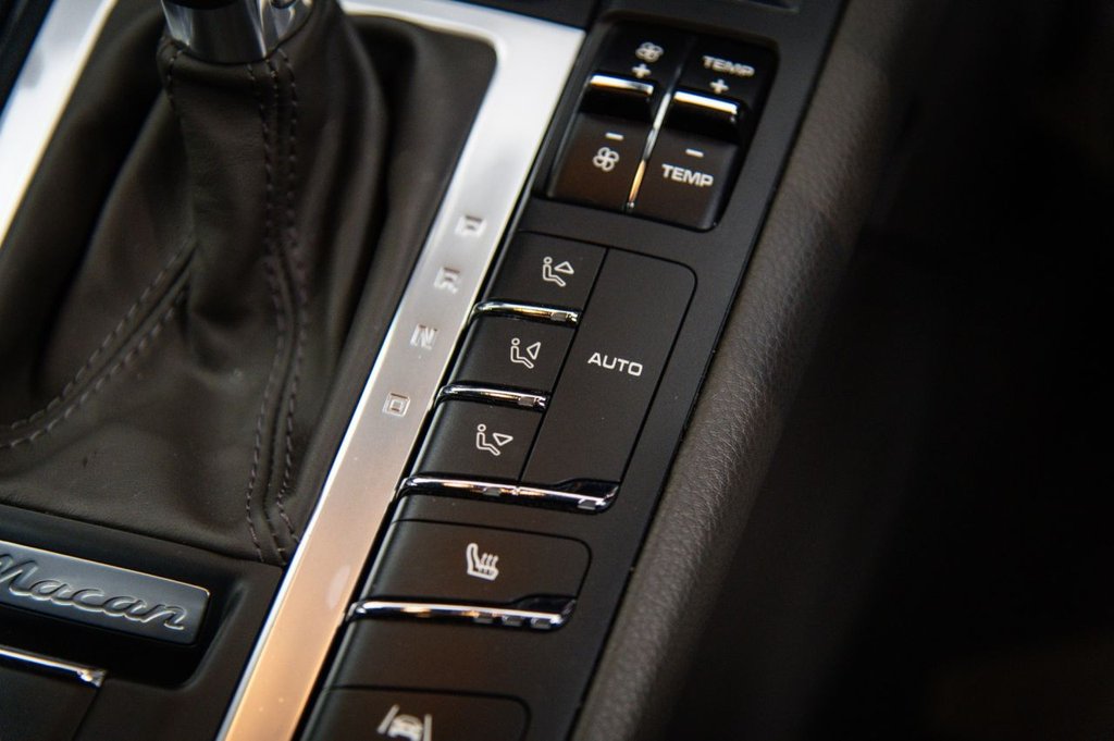 Used Porsche Macan 2020 for sale - 76400497: Photo 24