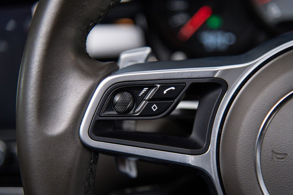 Used Porsche Macan 2020 for sale - 76400497: Photo 31