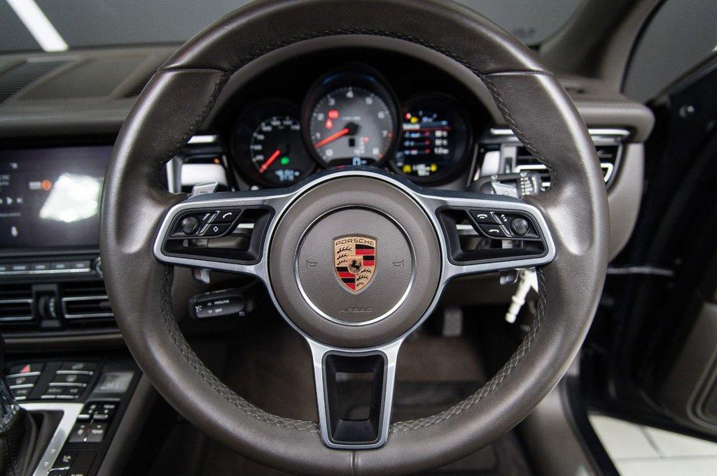 Used Porsche Macan 2020 for sale - 76400497: Photo 50