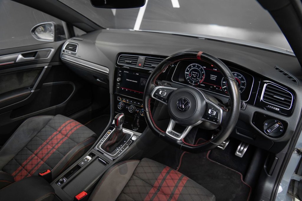 Used Volkswagen Golf 2019 for sale - 76642669: Photo 2