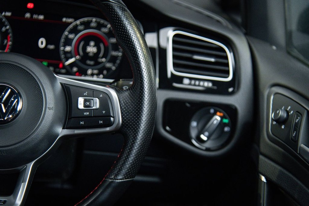 Used Volkswagen Golf 2019 for sale - 76642669: Photo 24