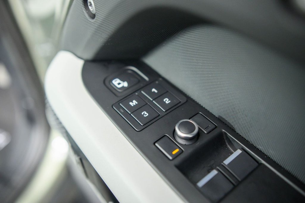 Used Land Rover Defender 2021 for sale - 77498770: Photo 25