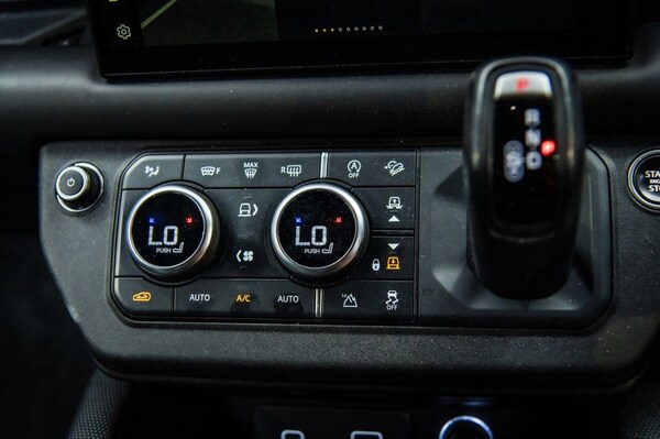 Used Land Rover Defender 2022 for sale - 75642815: Photo 16