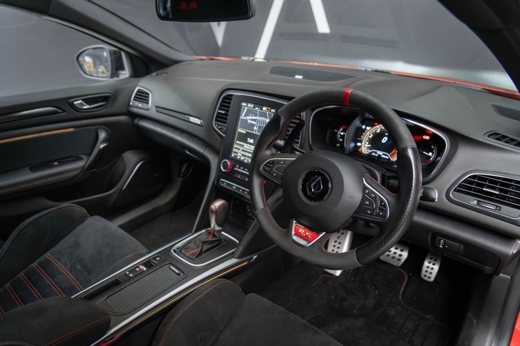 Used Renault Megane 2019 for sale - 76570499: Photo 2