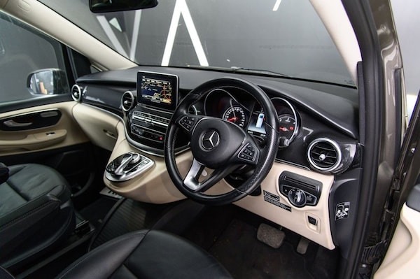 Used Mercedes-Benz V-Class 2019 for sale - 74592477: Photo 2