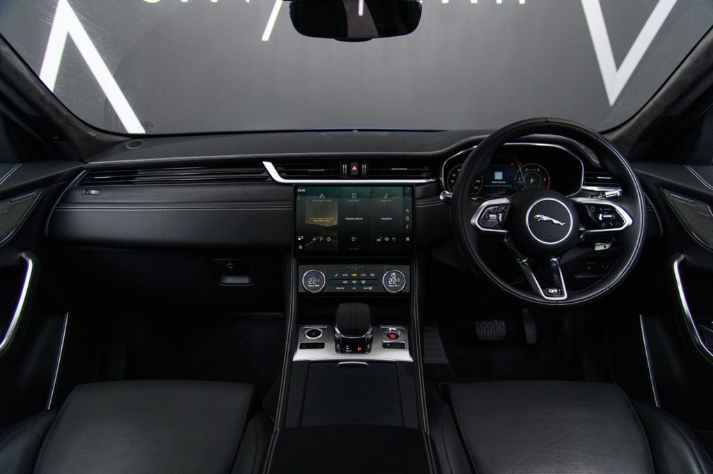 Used Jaguar F-Pace 2021 for sale - 76841325: Photo 2