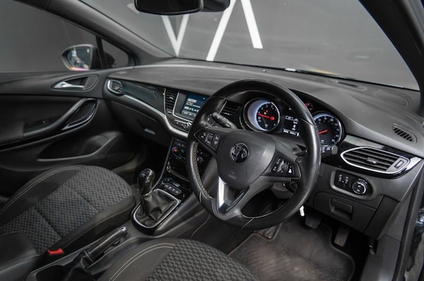 Used Vauxhall Astra 2017 for sale - 76019004: Photo 2