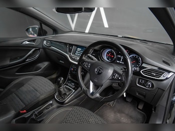 Used Vauxhall Astra 2017 for sale - 76019004: Photo 2