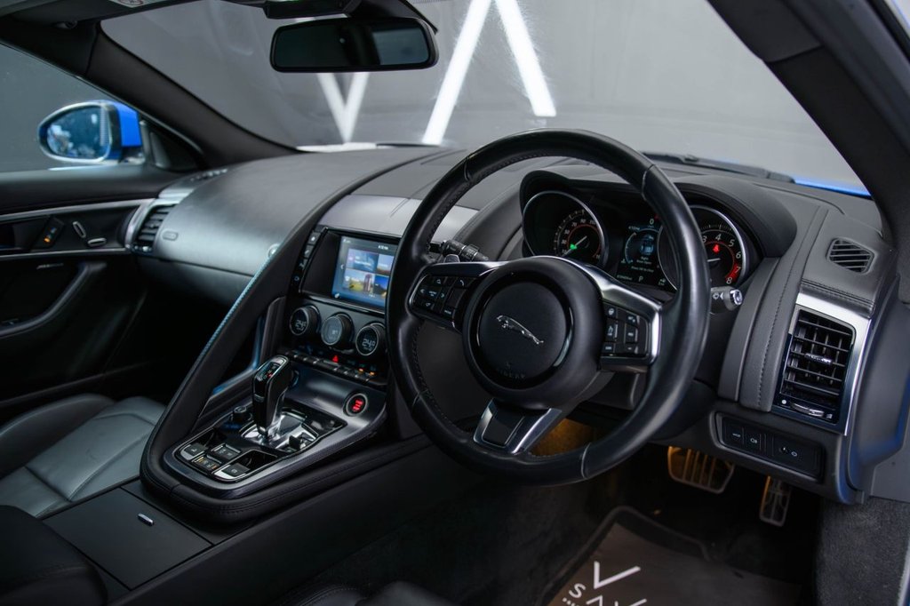 Used Jaguar F-Type 2018 for sale - 77153681: Photo 2