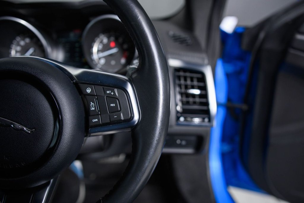 Used Jaguar F-Type 2018 for sale - 77153681: Photo 31