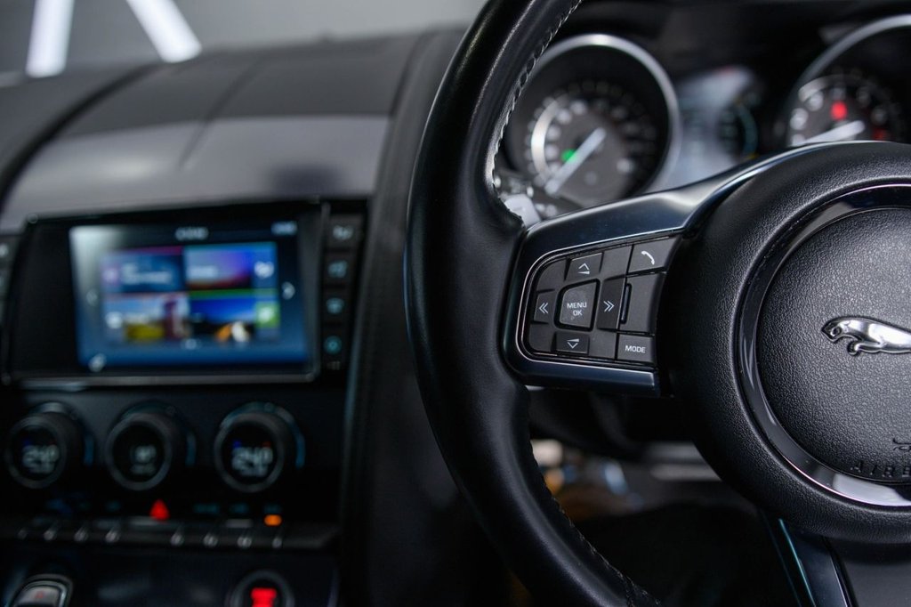 Used Jaguar F-Type 2018 for sale - 77153681: Photo 32