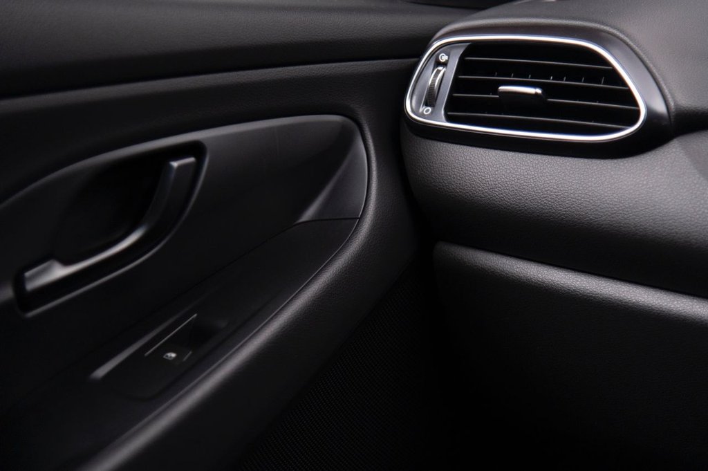 Used Hyundai i30 2018 for sale - 76686318: Photo 17