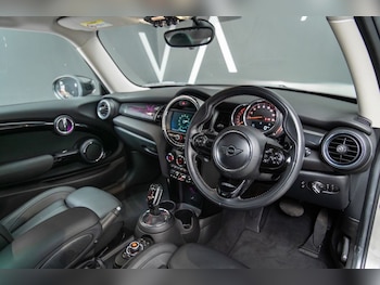 Used MINI Hatch 2020 for sale - 76256768: Photo
