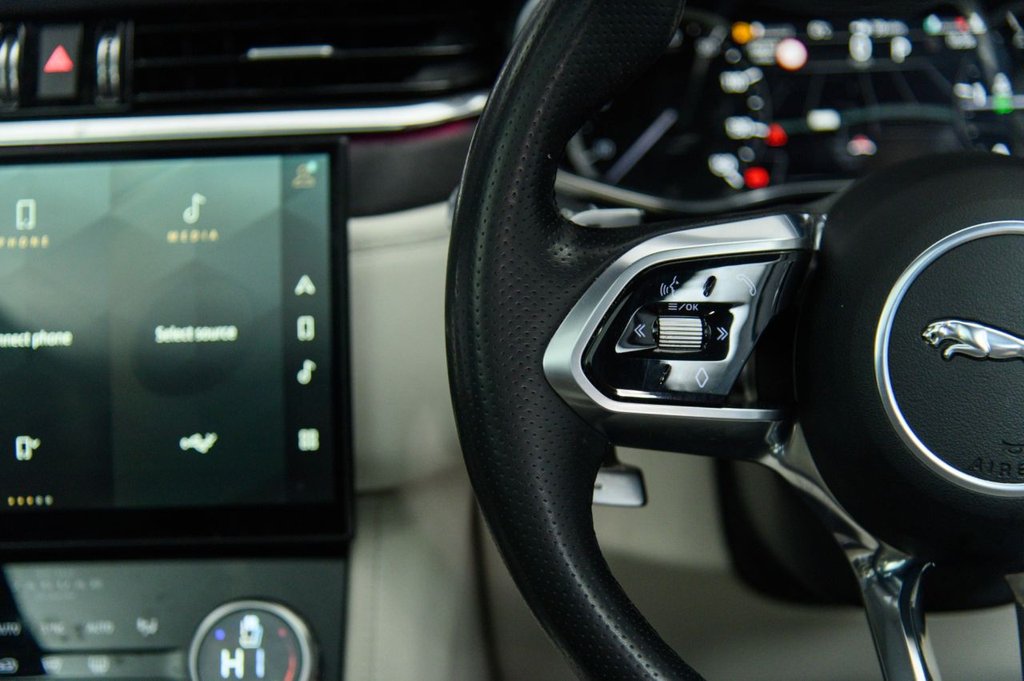 Used Jaguar F-Pace 2022 for sale - 76642564: Photo 16