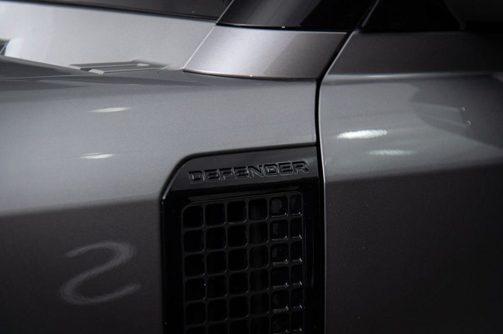 Used Land Rover Defender 2024 for sale - 76582818: Photo 12