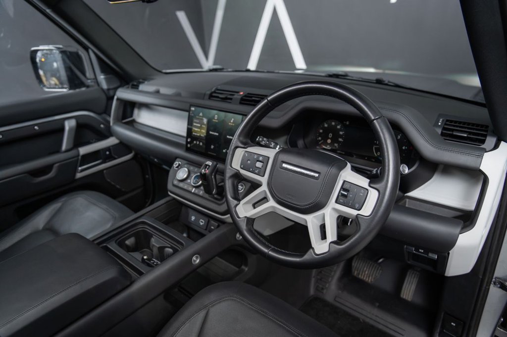 Used Land Rover Defender 2024 for sale - 76582818: Photo 2
