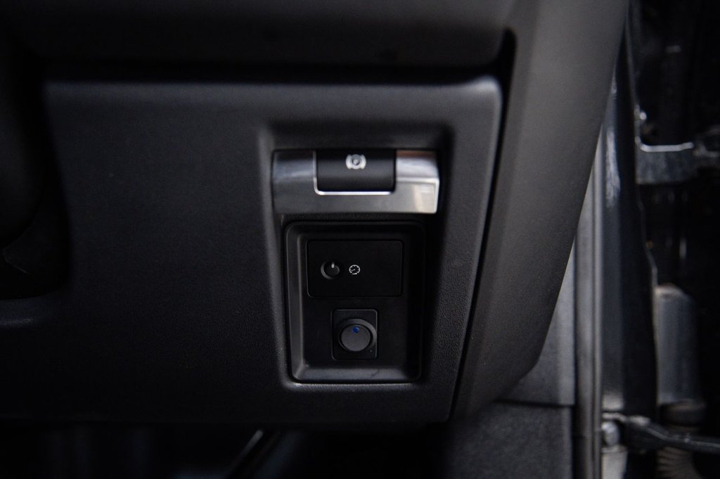 Used Land Rover Defender 2024 for sale - 76582818: Photo 47