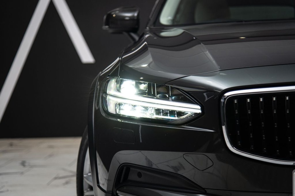 Used Volvo V90 Cross Country 2019 for sale - 76333741: Photo 10