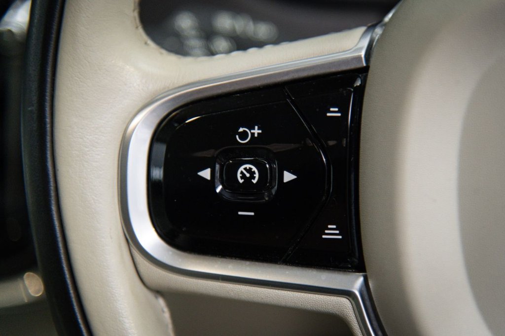 Used Volvo V90 Cross Country 2019 for sale - 76333741: Photo 38