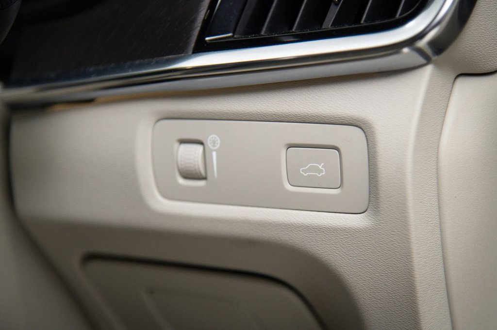 Used Volvo V90 Cross Country 2019 for sale - 76333741: Photo 40