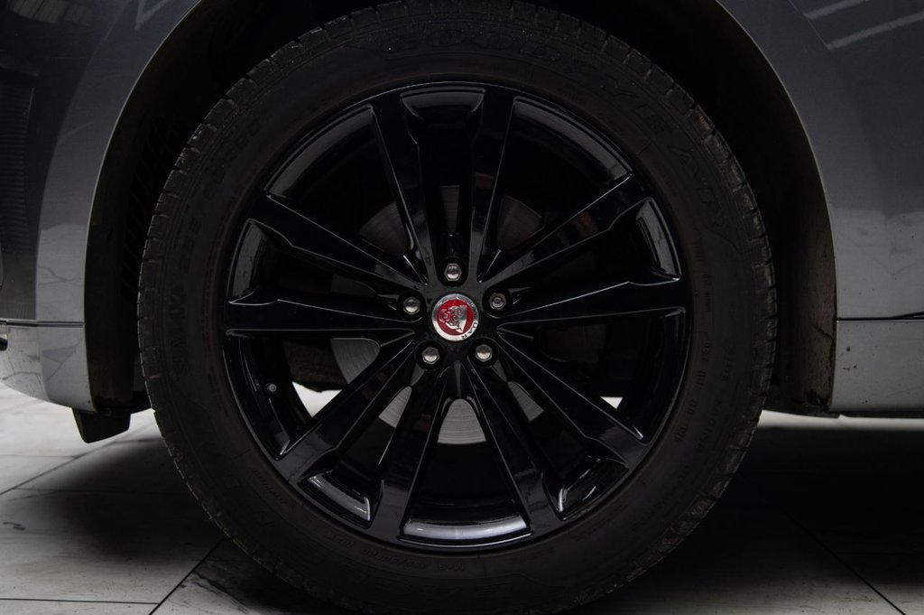 Used Jaguar F-Pace 2020 for sale - 76617441: Photo 14