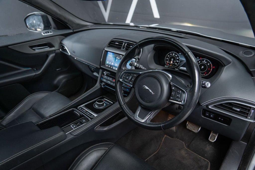 Used Jaguar F-Pace 2020 for sale - 76617441: Photo 2