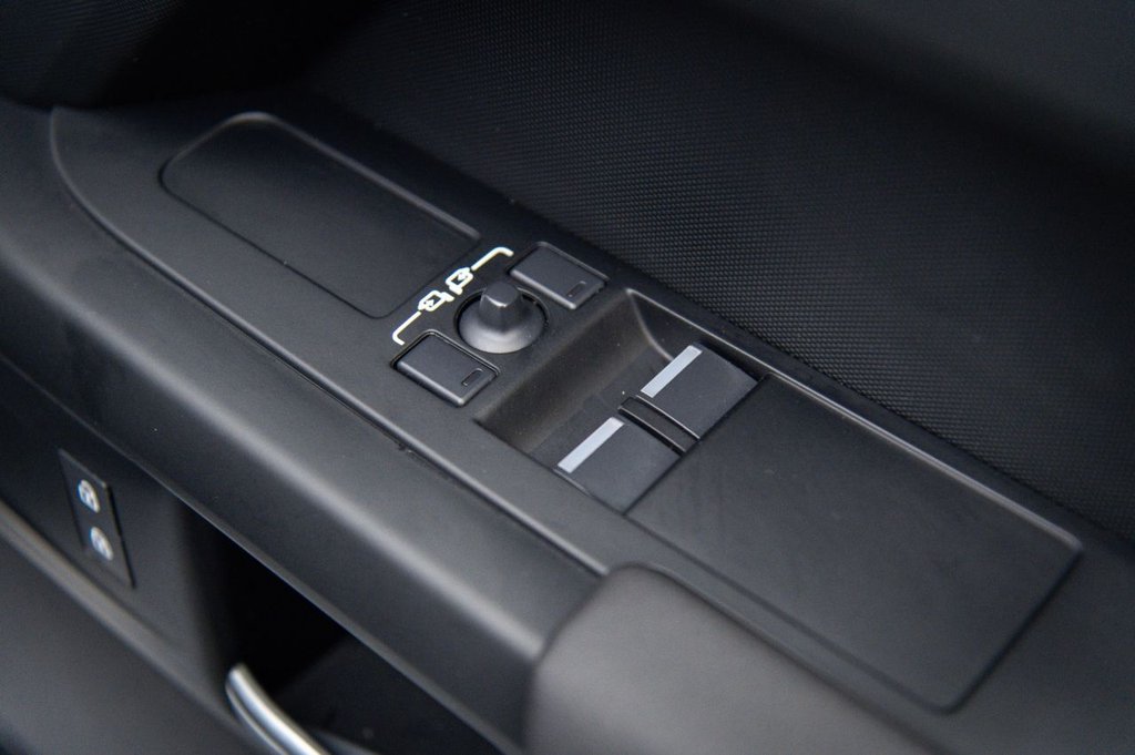 Used Land Rover Defender 2024 for sale - 76535942: Photo 29