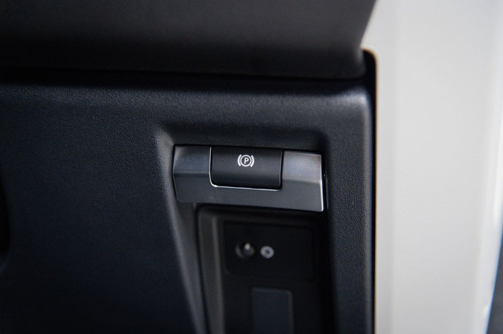 Used Land Rover Defender 2024 for sale - 76535942: Photo 31