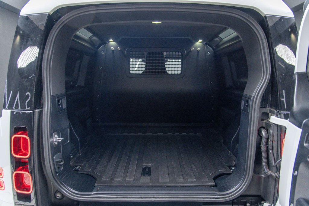 Used Land Rover Defender 2024 for sale - 76535942: Photo 32