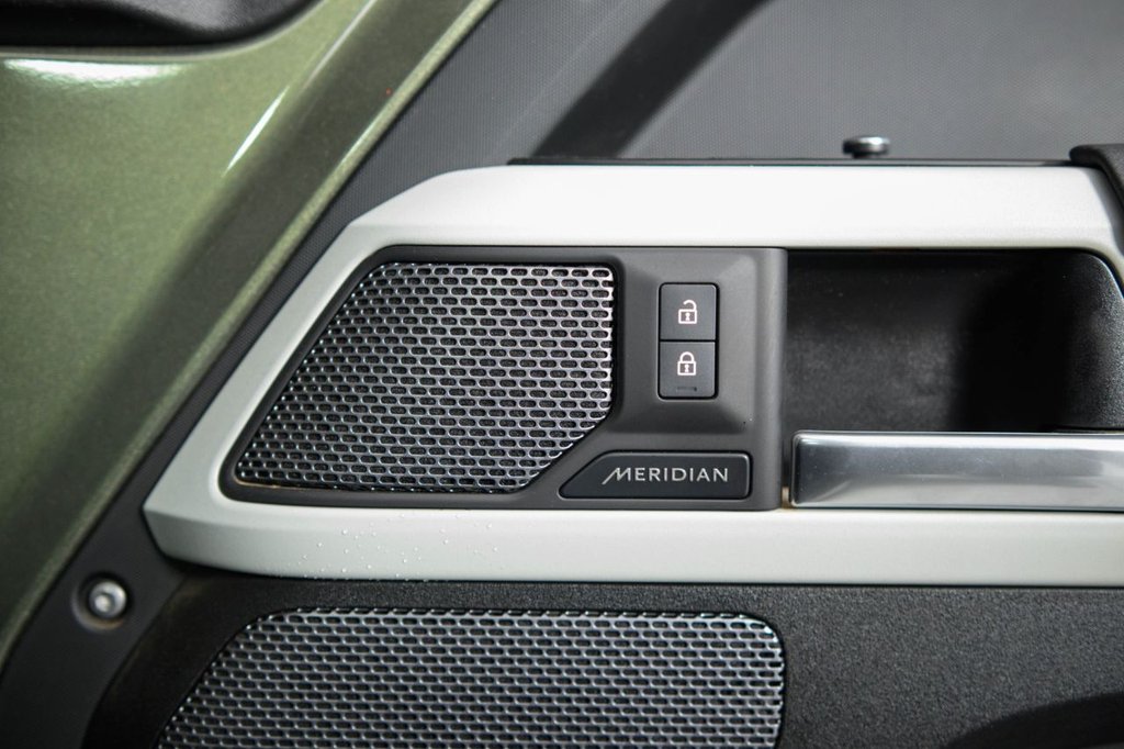 Used Land Rover Defender 2022 for sale - 77328006: Photo 32