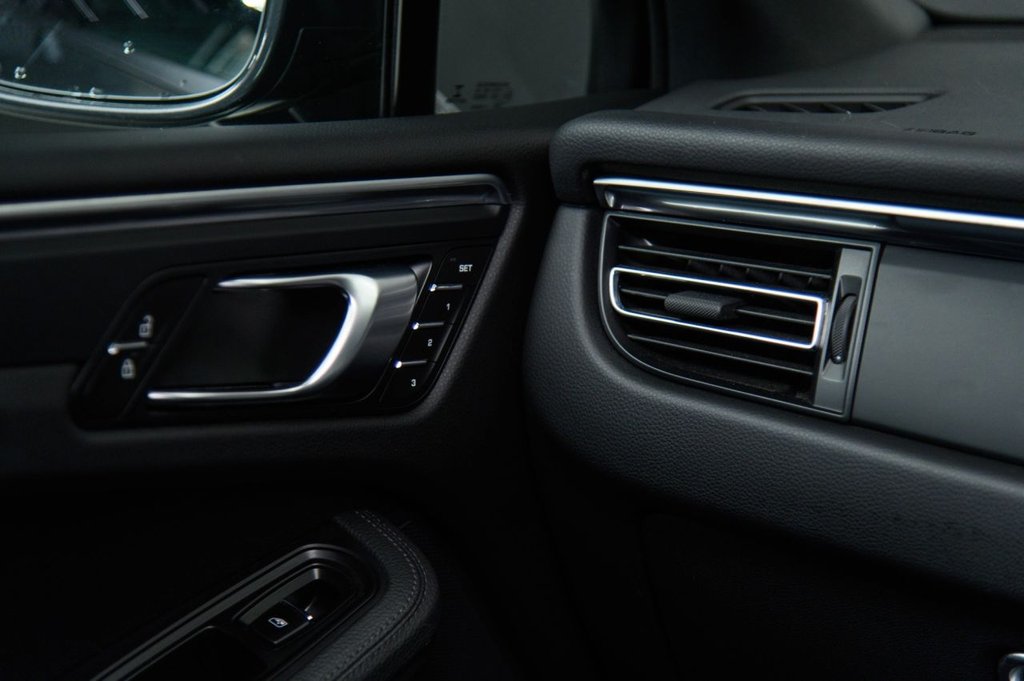 Used Porsche Macan 2020 for sale - 76855188: Photo 22
