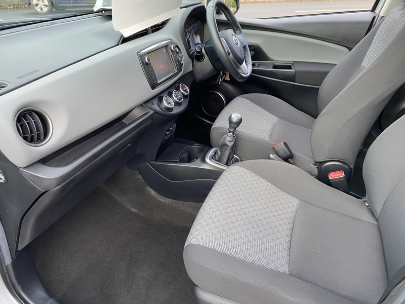 Used Toyota Yaris 2015 for sale - 77342374: Photo 10