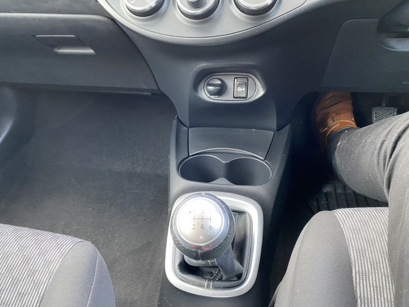 Used Toyota Yaris 2015 for sale - 77342374: Photo 16